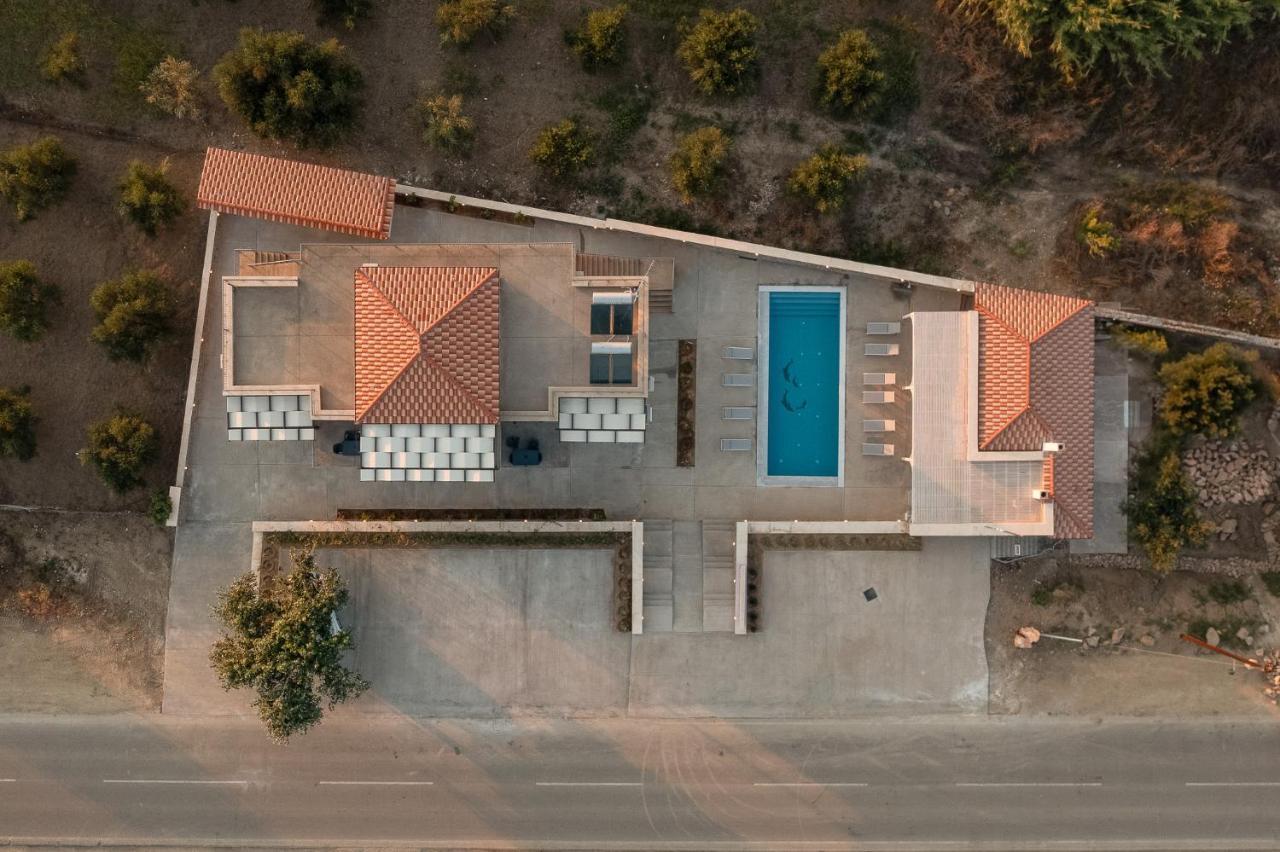 Lithos Suites Finikounta Exterior photo