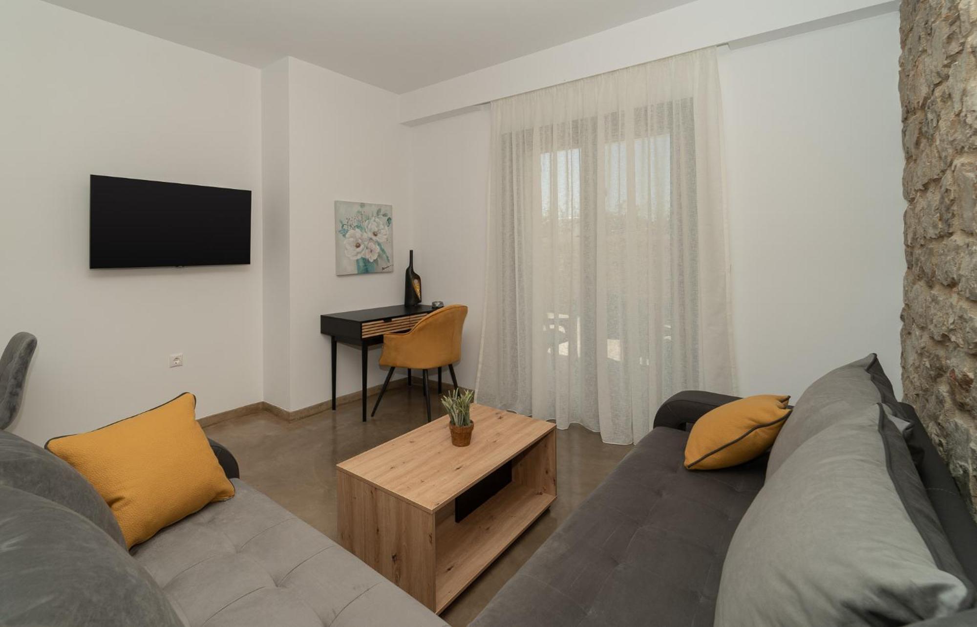 Lithos Suites Finikounta Exterior photo