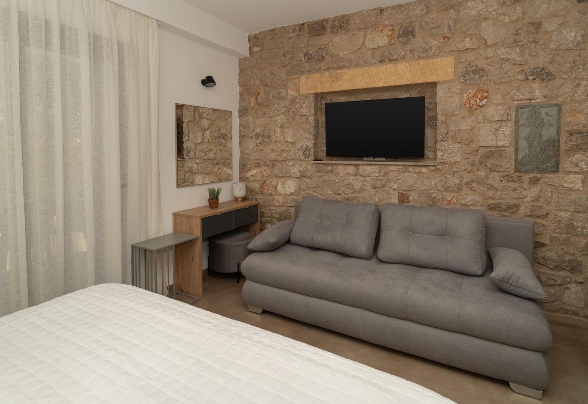 Lithos Suites Finikounta Exterior photo