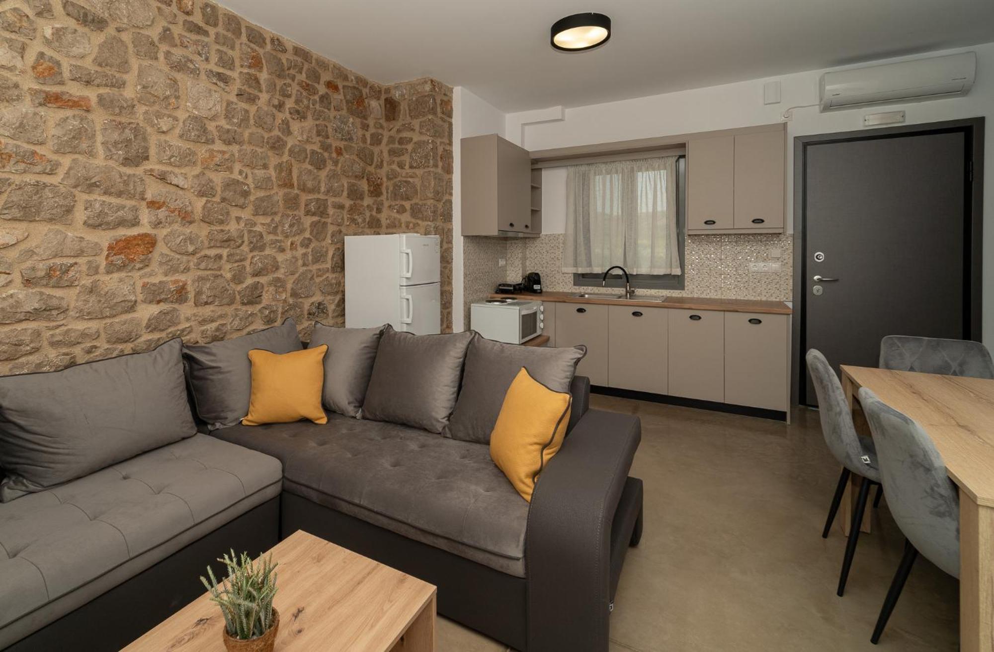 Lithos Suites Finikounta Exterior photo