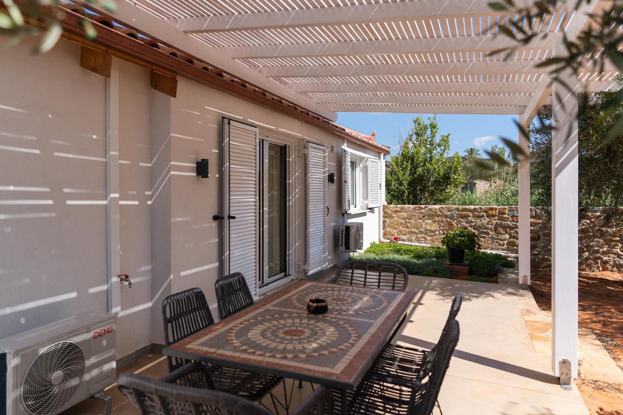 Lithos Suites Finikounta Exterior photo