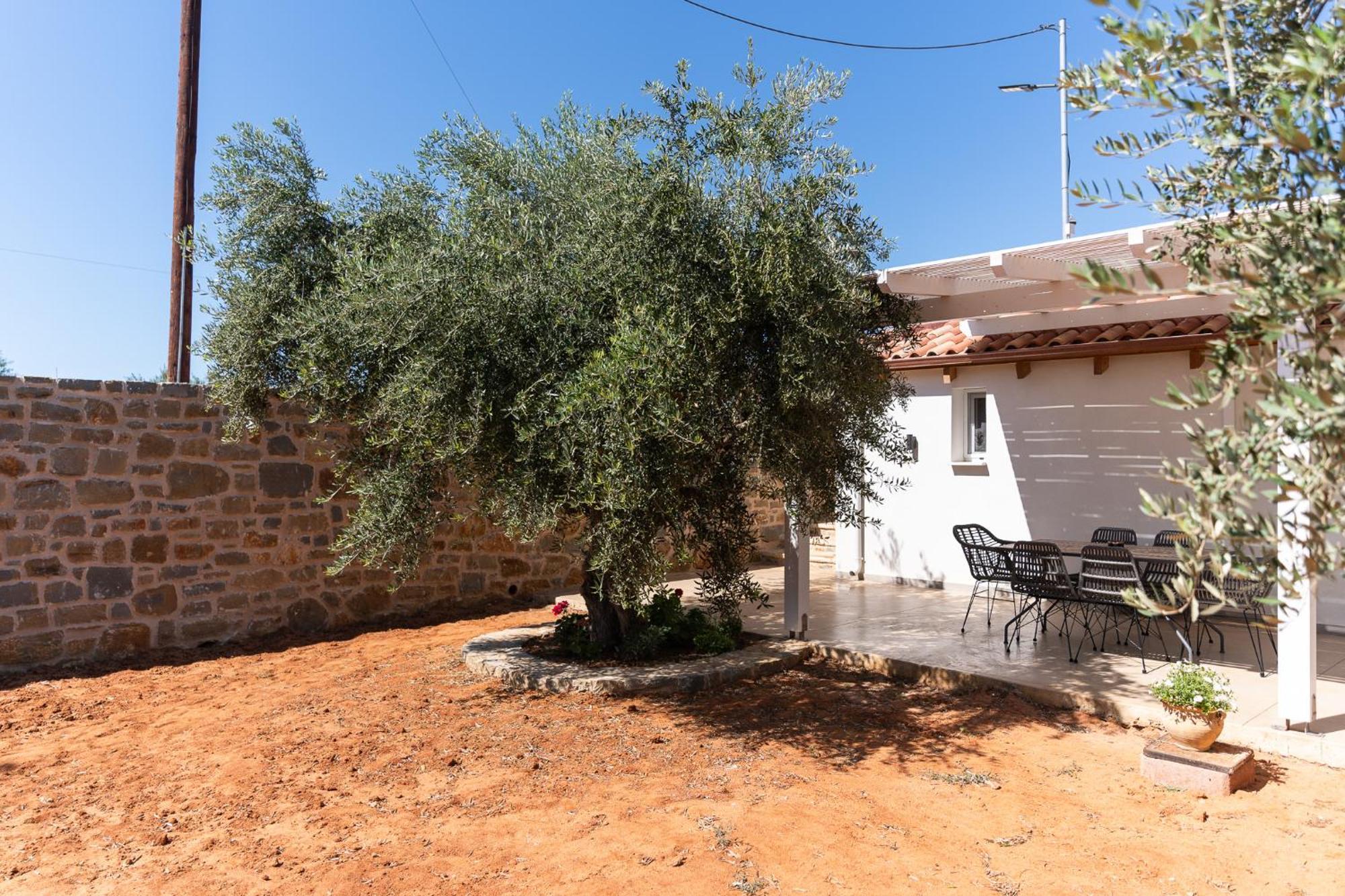 Lithos Suites Finikounta Exterior photo