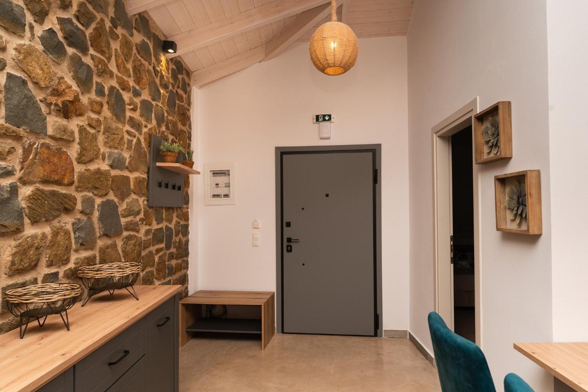 Lithos Suites Finikounta Exterior photo